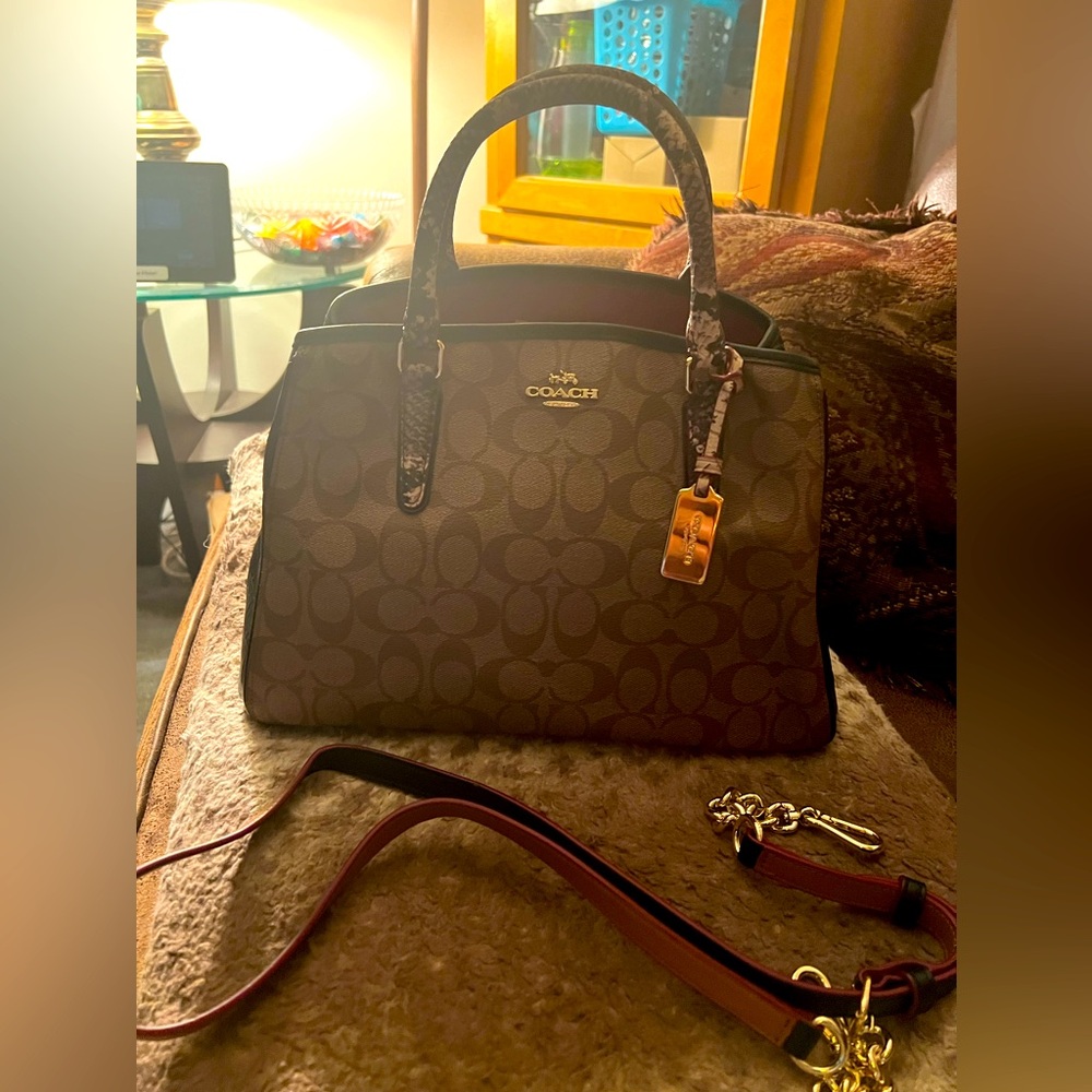 Coach and Tag Signature C Design with registered trademark.